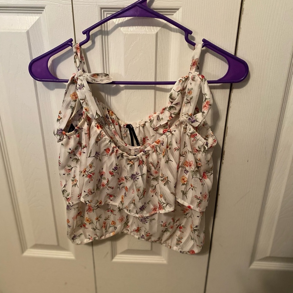 🧡LAST CHANCE🧡 
Forever 21 White Floral Ruffle Blouse